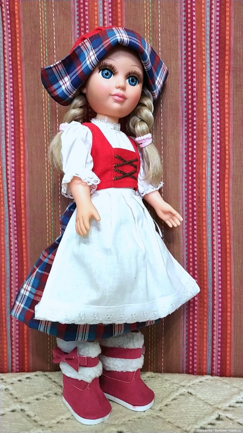 Юляша и Наташа. Новые наряды из чудесной посылочки