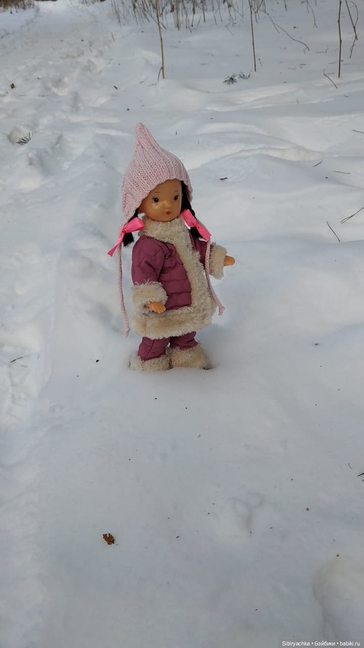 Первый выход Юляшки из дома после морозов