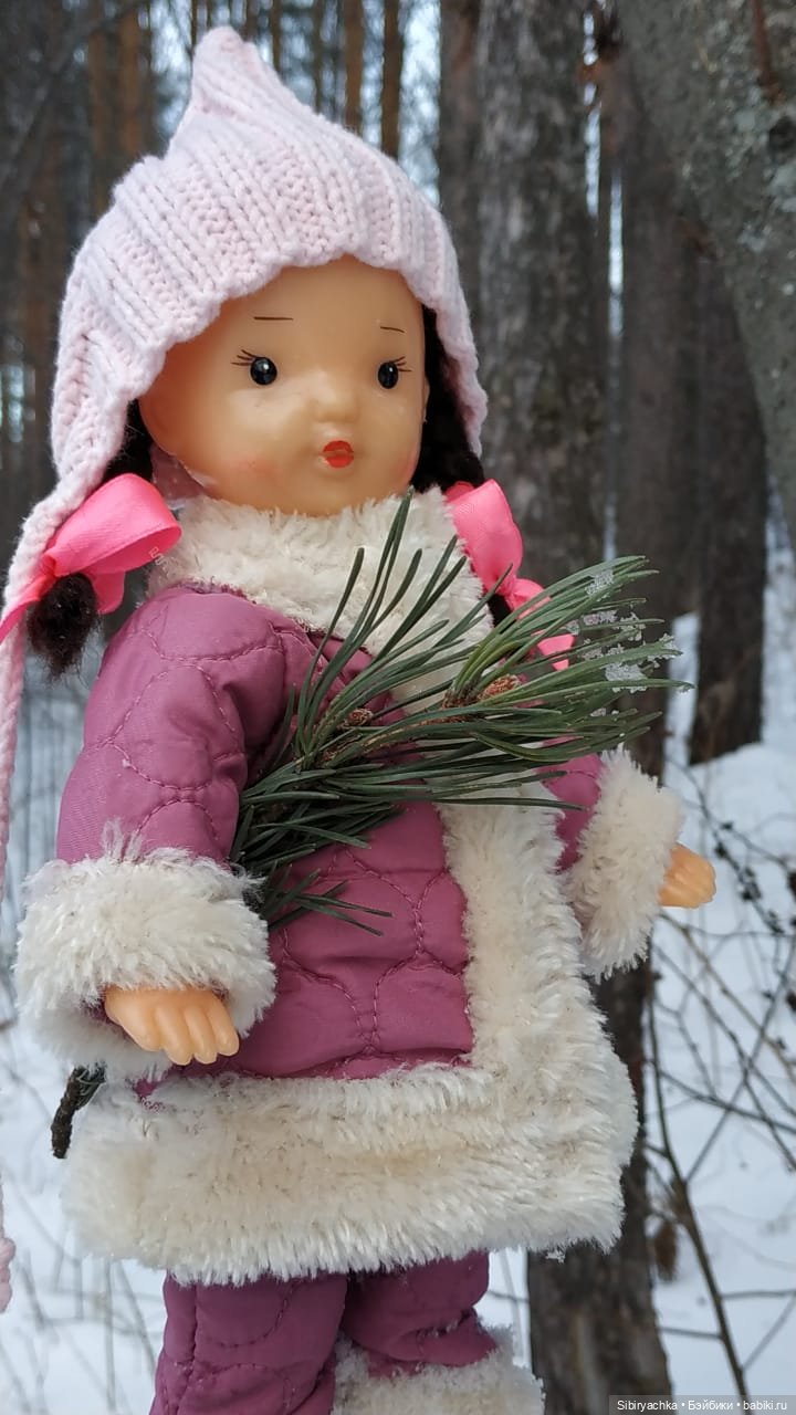 Первый выход Юляшки из дома после морозов