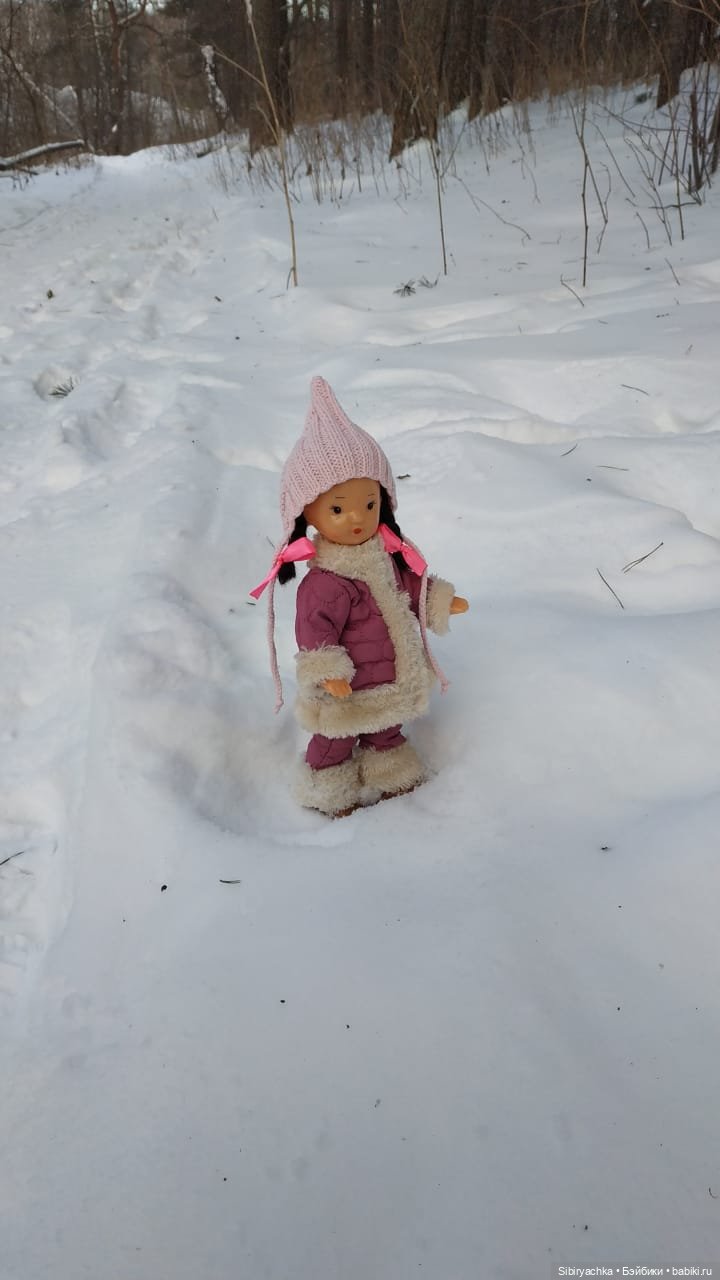 Первый выход Юляшки из дома после морозов