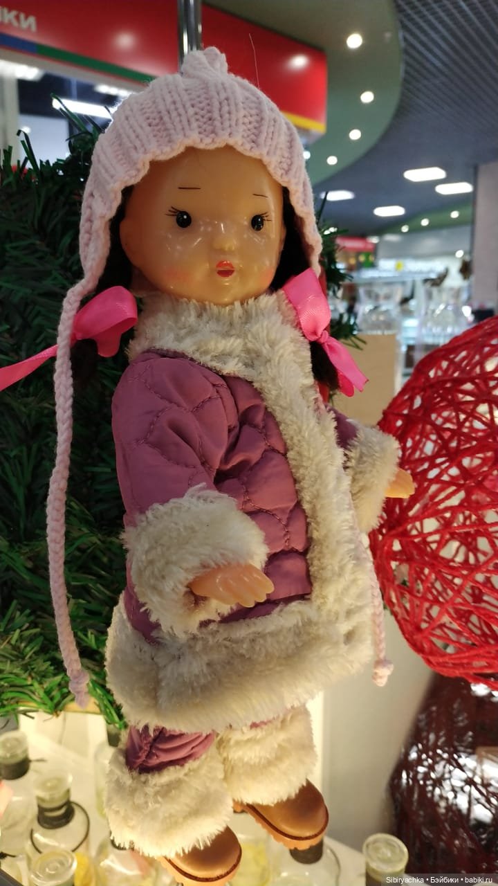 Первый выход Юляшки из дома после морозов