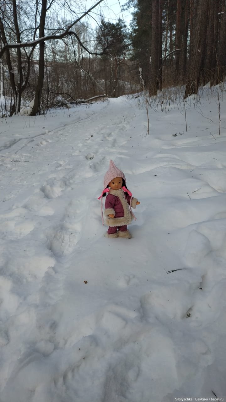Первый выход Юляшки из дома после морозов