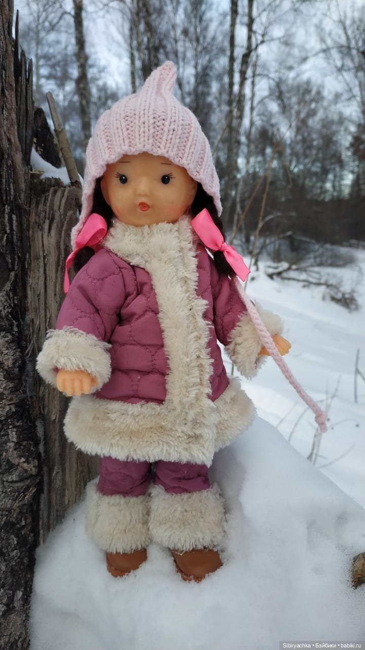 Первый выход Юляшки из дома после морозов