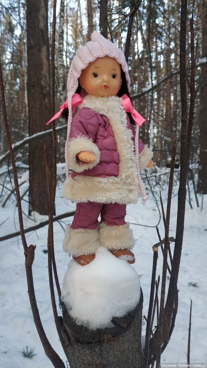 Первый выход Юляшки из дома после морозов