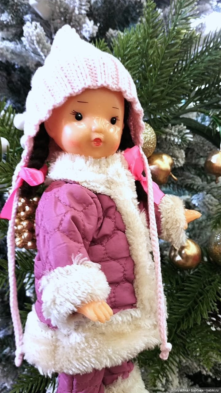 Первый выход Юляшки из дома после морозов