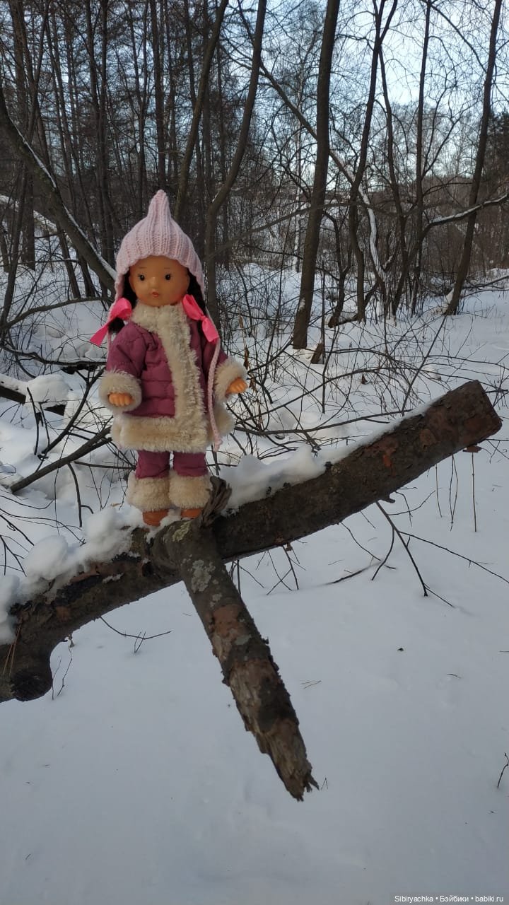 Первый выход Юляшки из дома после морозов