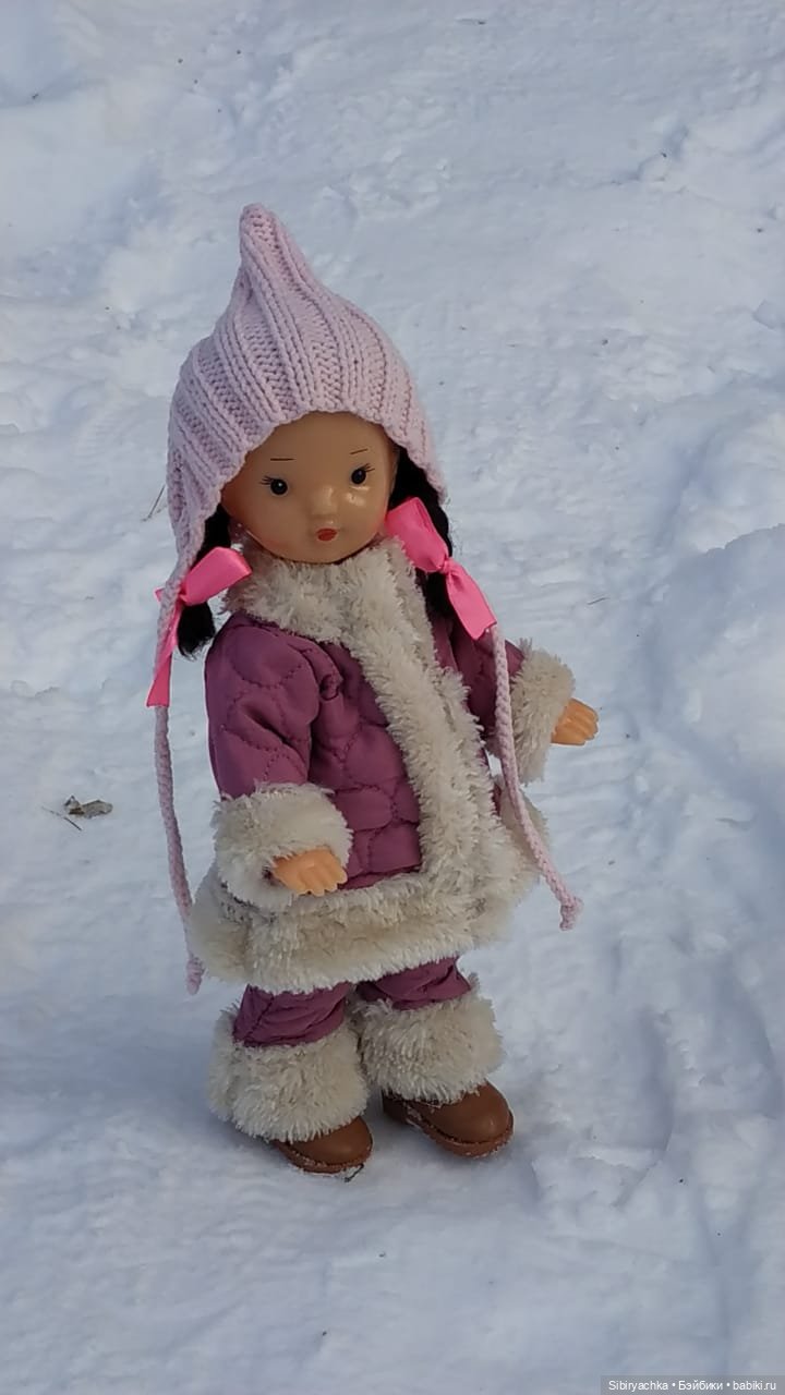 Первый выход Юляшки из дома после морозов