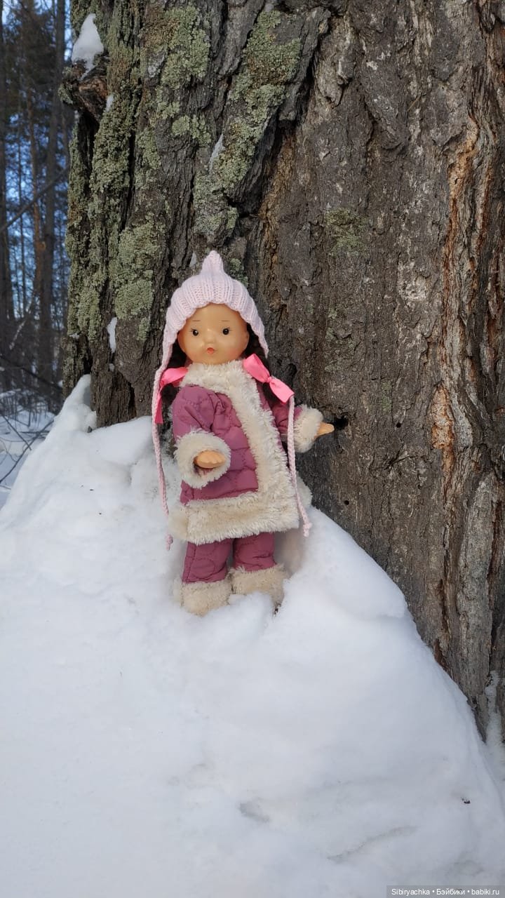 Первый выход Юляшки из дома после морозов