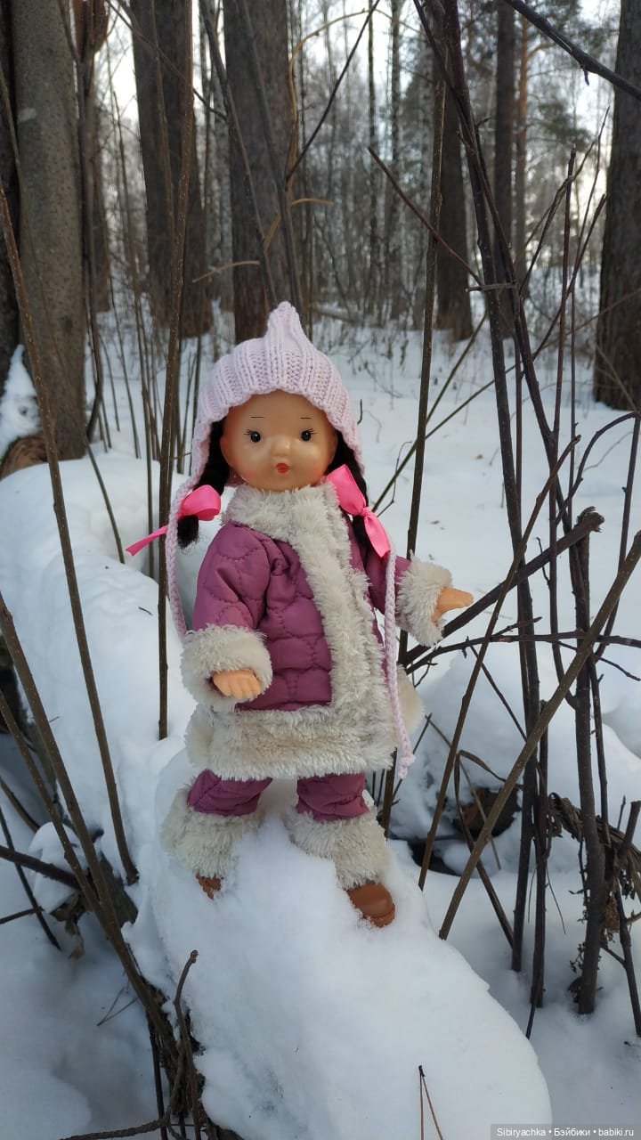 Первый выход Юляшки из дома после морозов