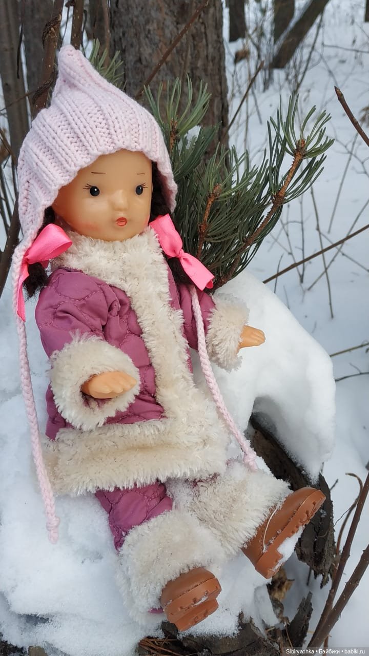 Первый выход Юляшки из дома после морозов