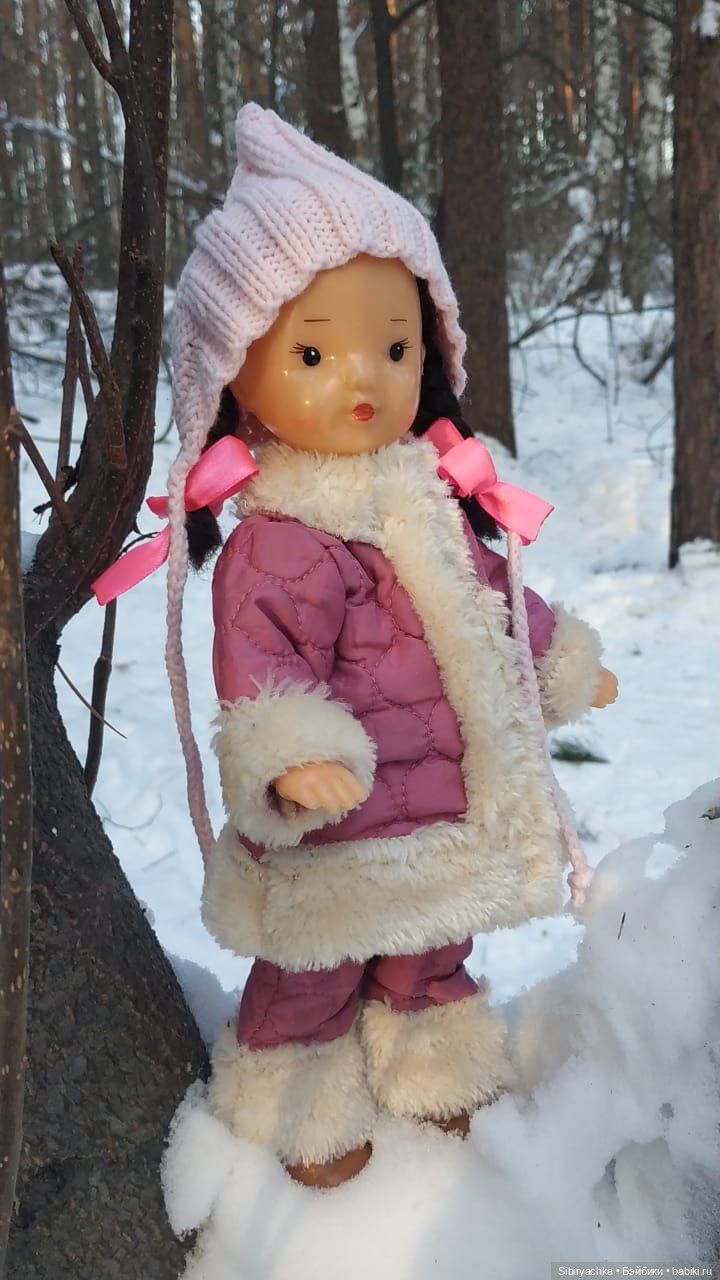 Первый выход Юляшки из дома после морозов