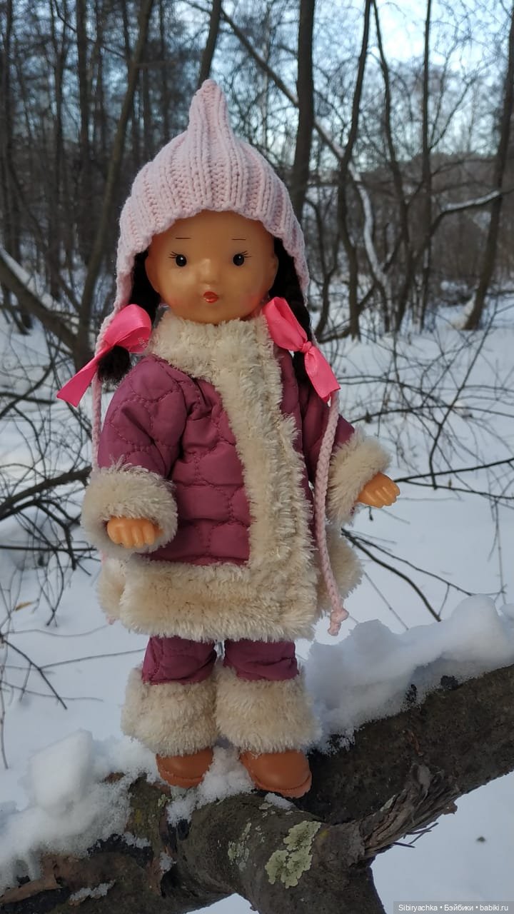 Первый выход Юляшки из дома после морозов