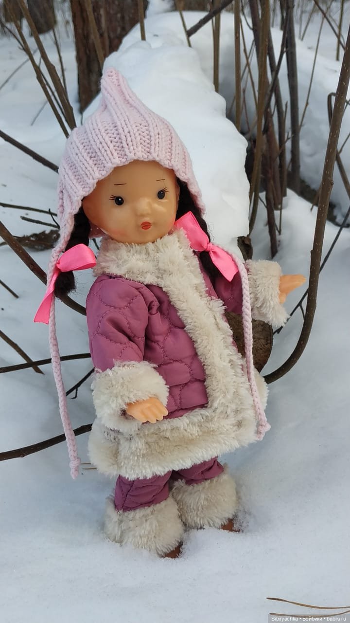 Первый выход Юляшки из дома после морозов