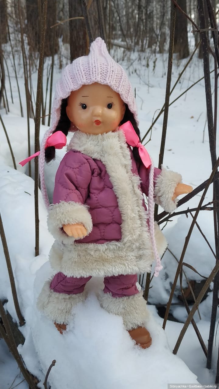 Первый выход Юляшки из дома после морозов