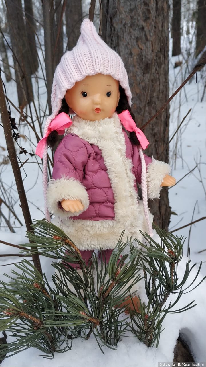 Первый выход Юляшки из дома после морозов