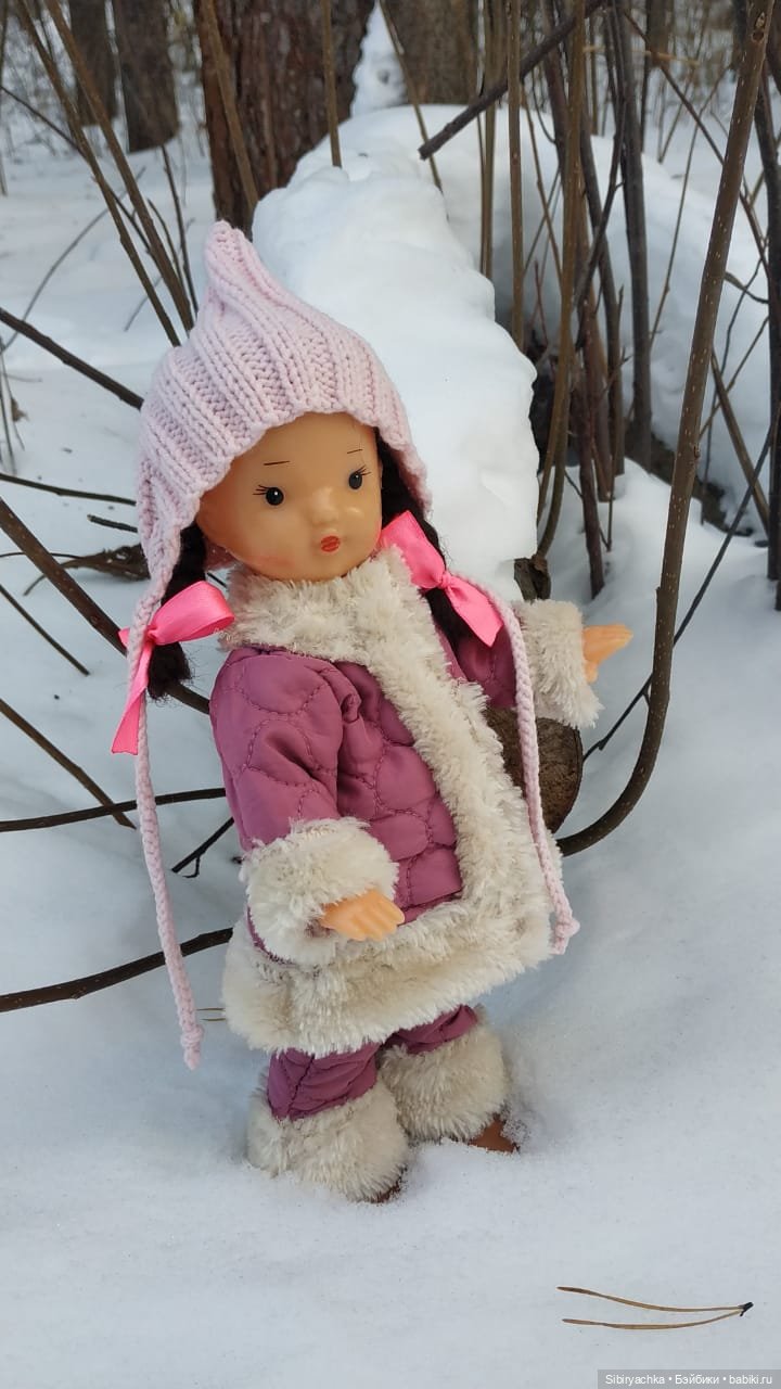 Первый выход Юляшки из дома после морозов