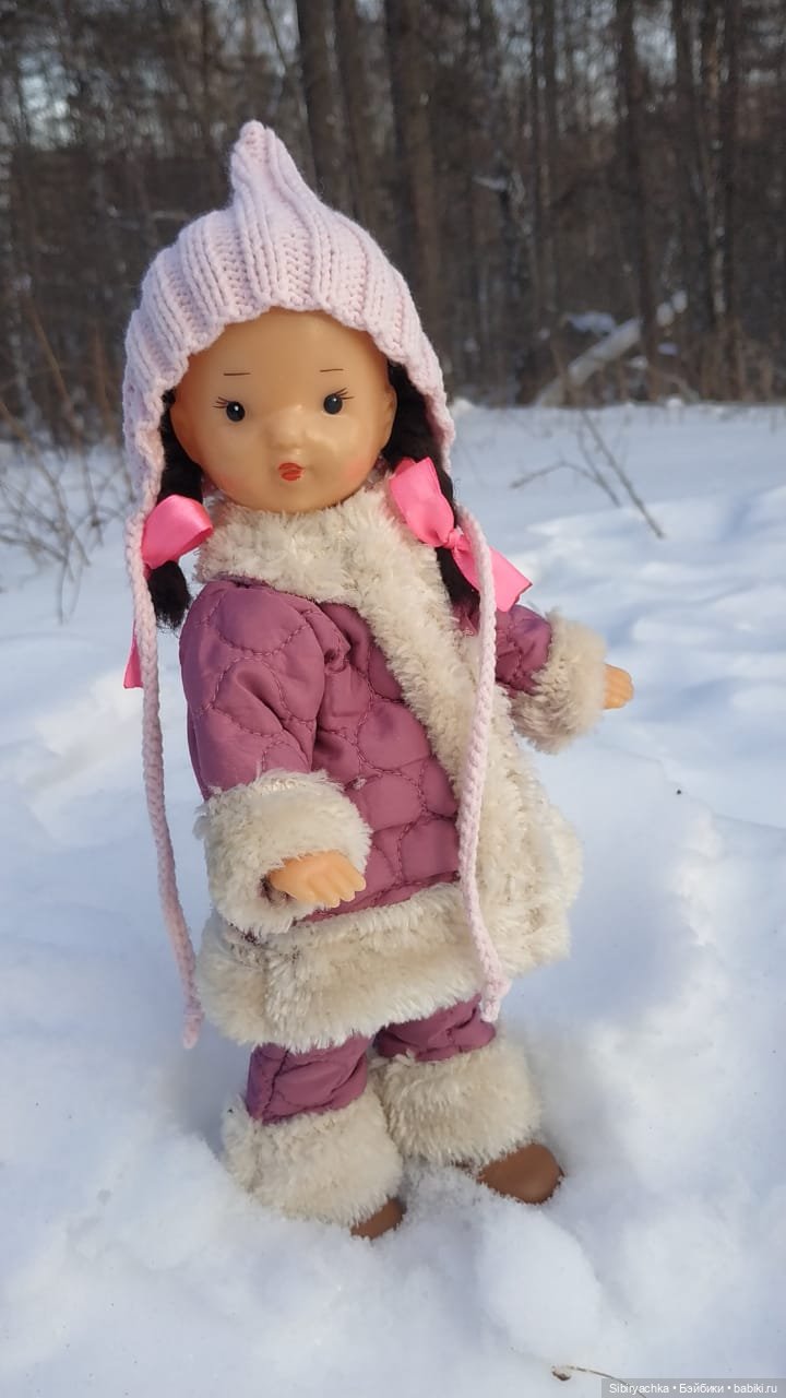 Первый выход Юляшки из дома после морозов