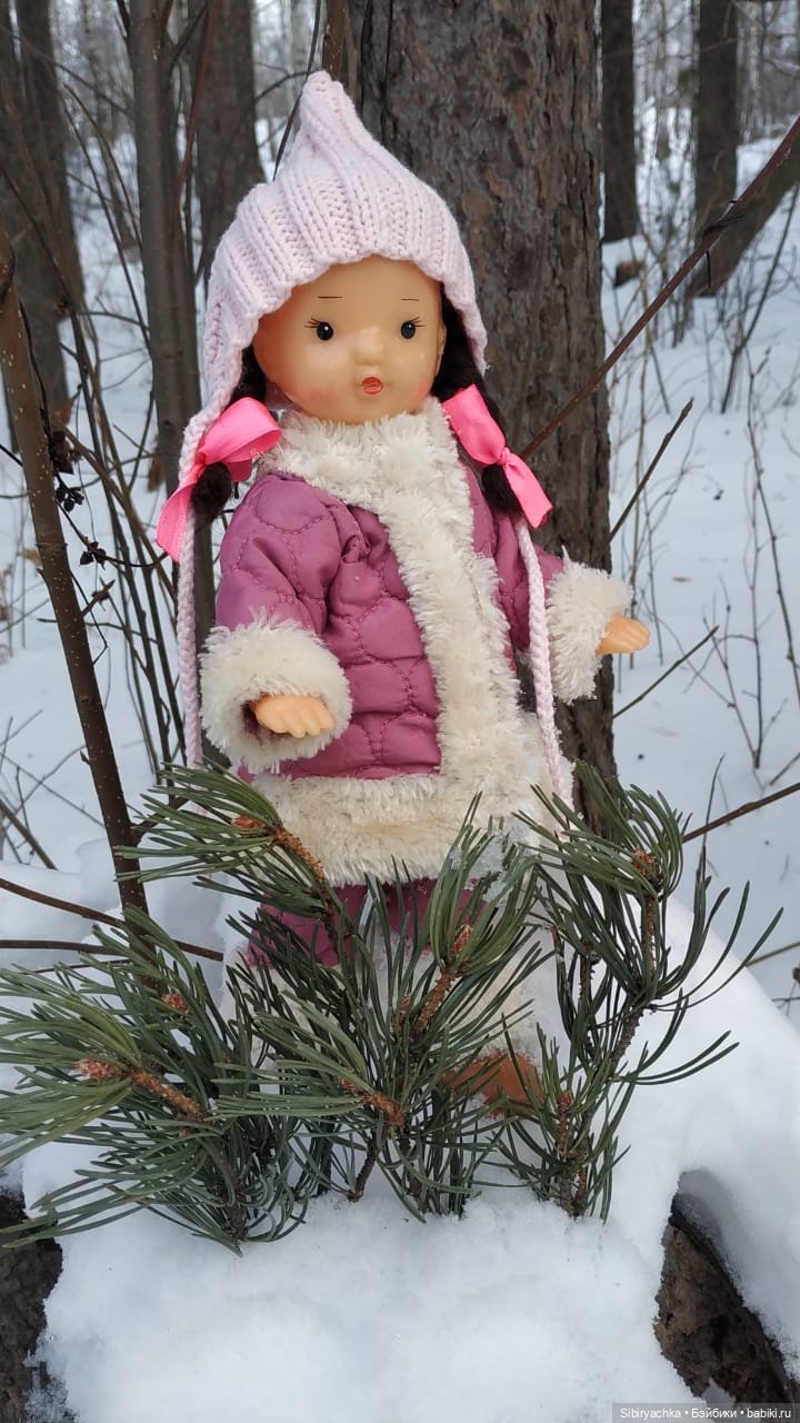 Первый выход Юляшки из дома после морозов