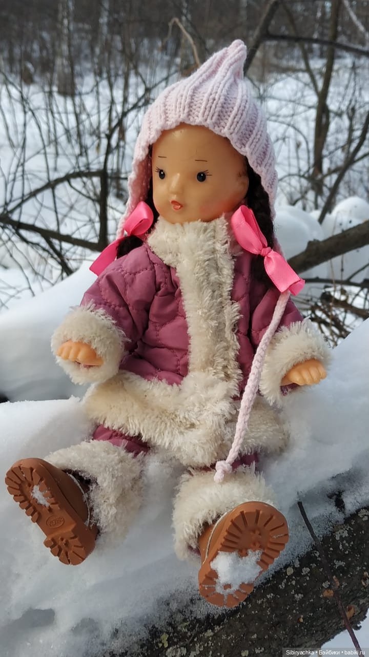 Первый выход Юляшки из дома после морозов