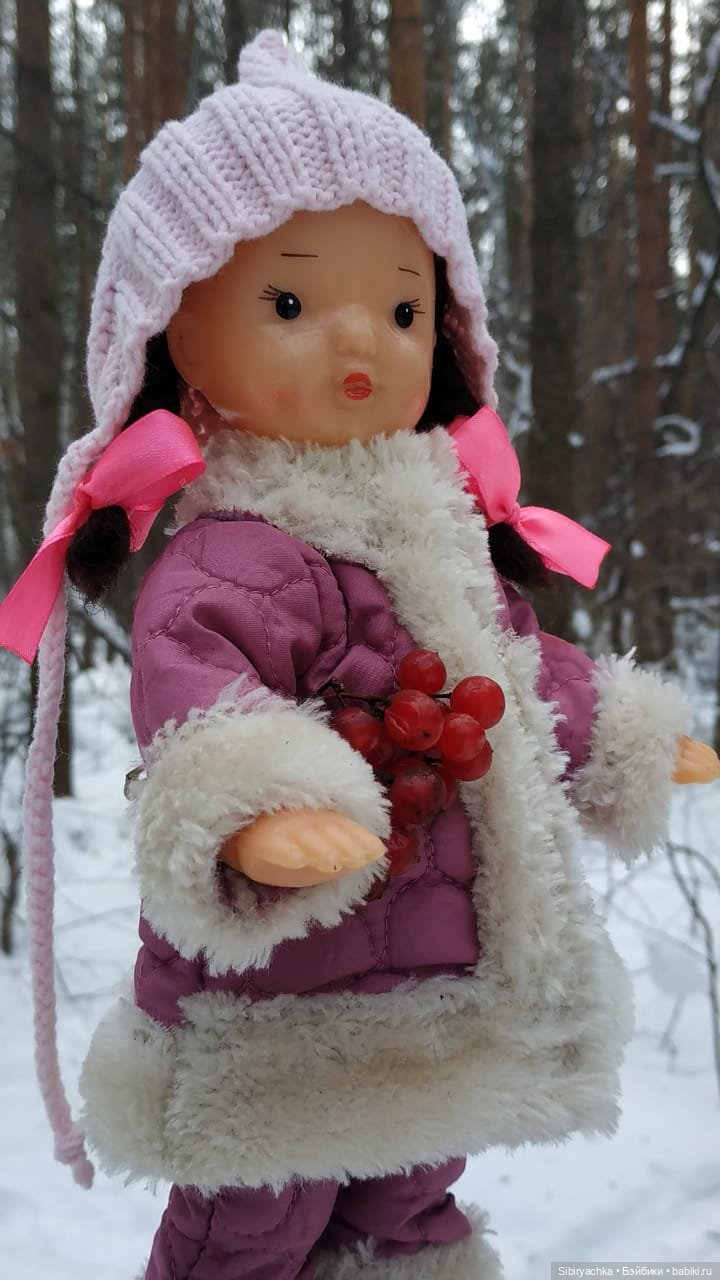 Первый выход Юляшки из дома после морозов