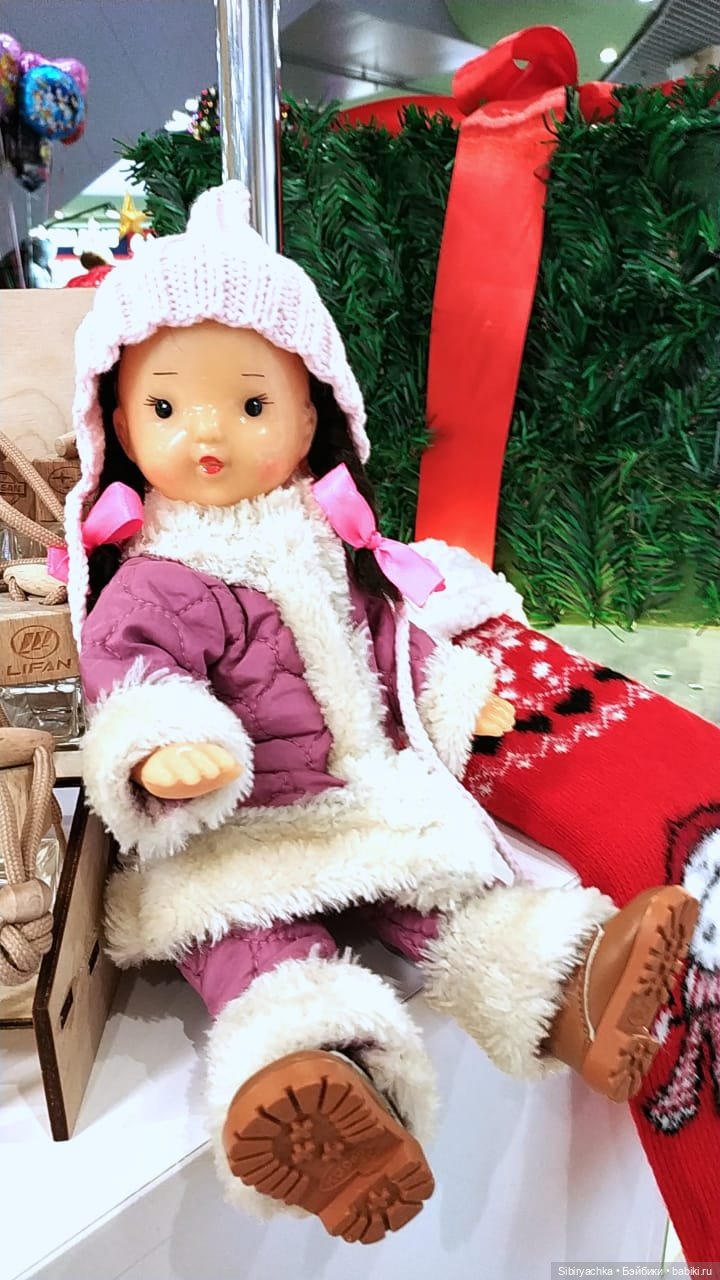 Первый выход Юляшки из дома после морозов