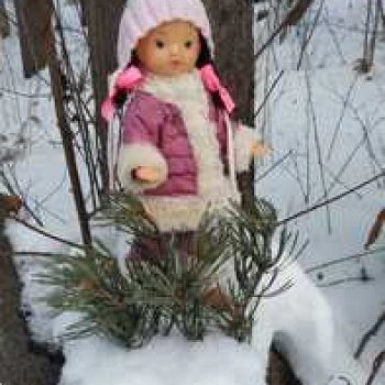 Первый выход Юляшки из дома после морозов.