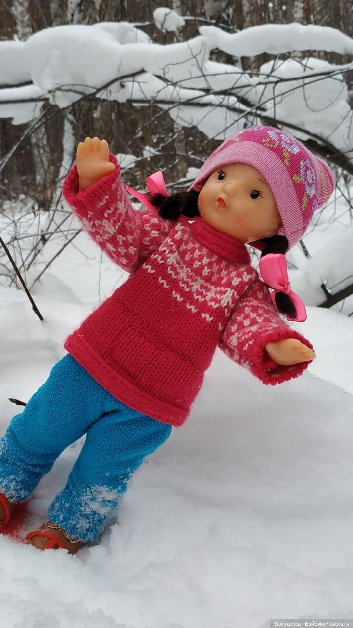 Юляшка осваивает сноуборд