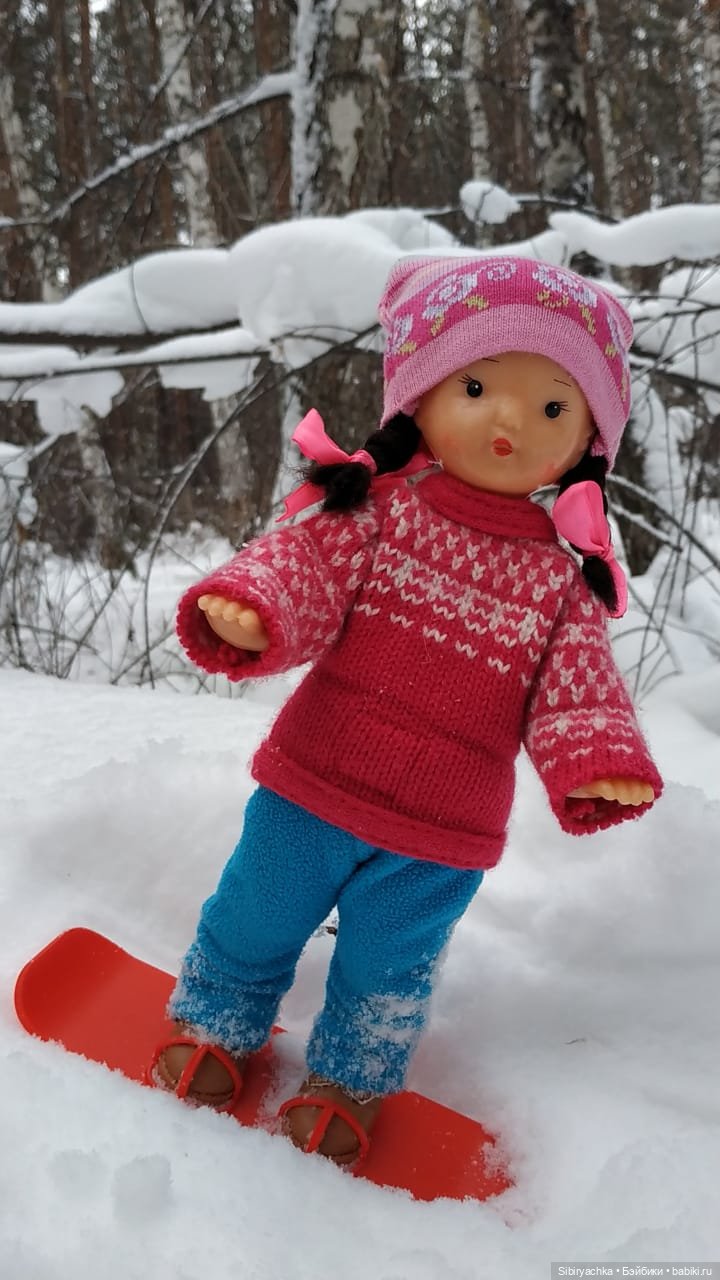 Юляшка осваивает сноуборд