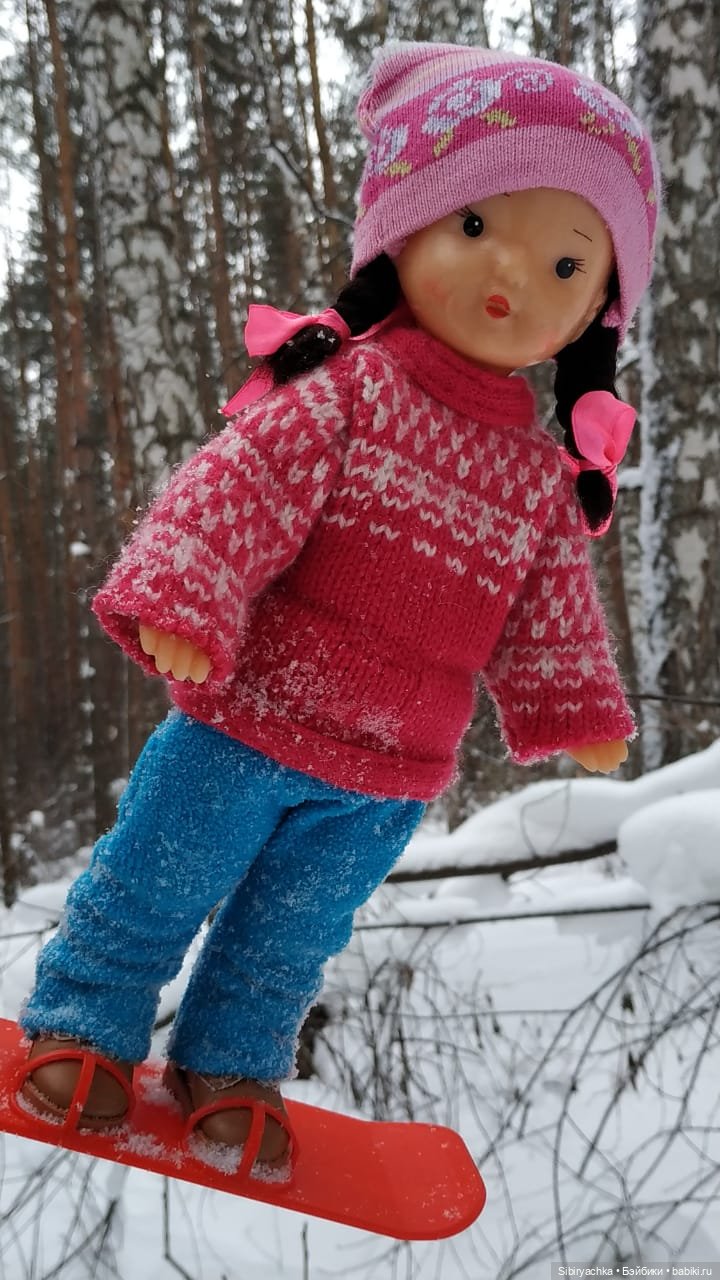 Юляшка осваивает сноуборд