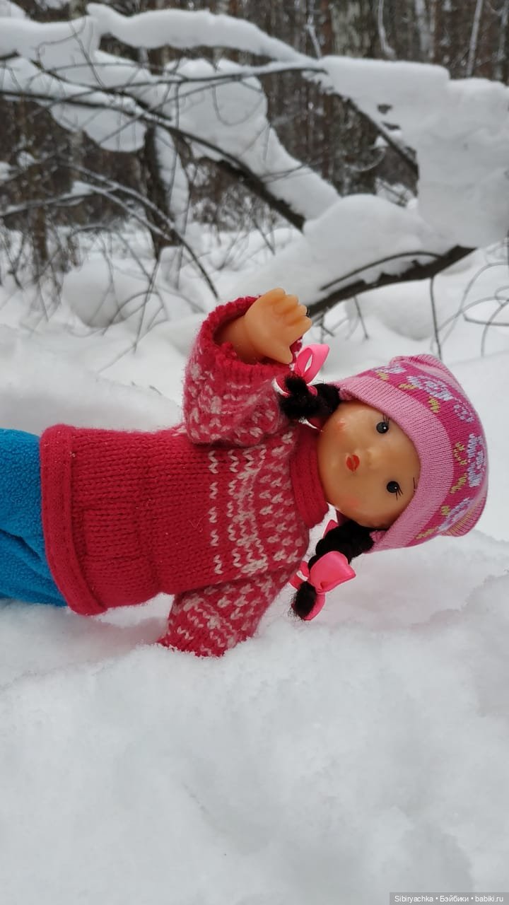 Юляшка осваивает сноуборд