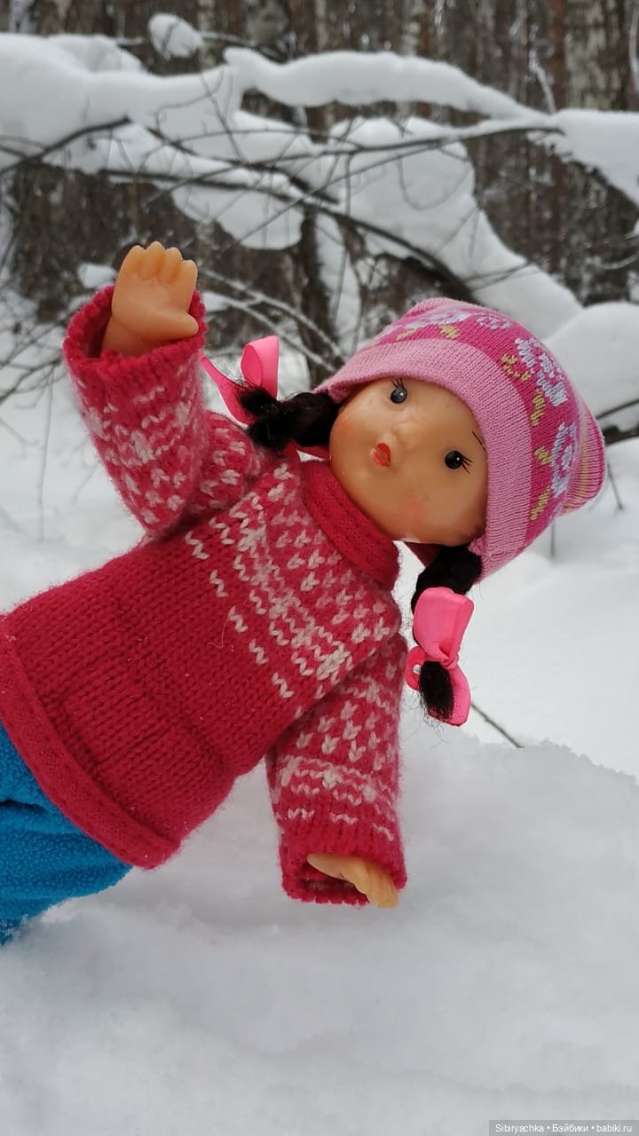 Юляшка осваивает сноуборд