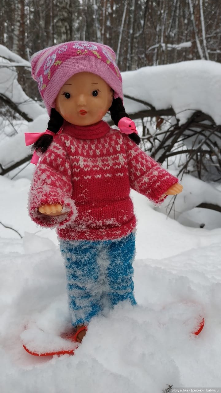 Юляшка осваивает сноуборд