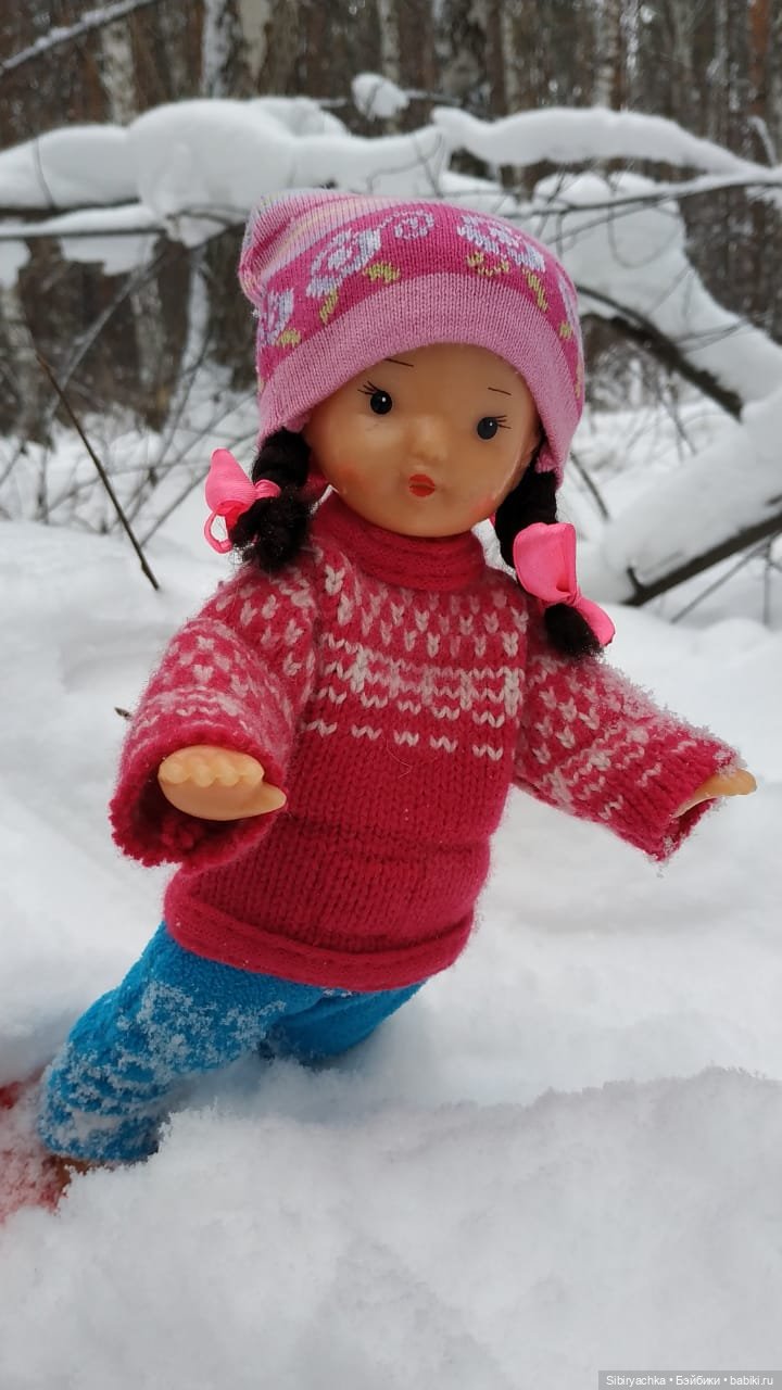 Юляшка осваивает сноуборд