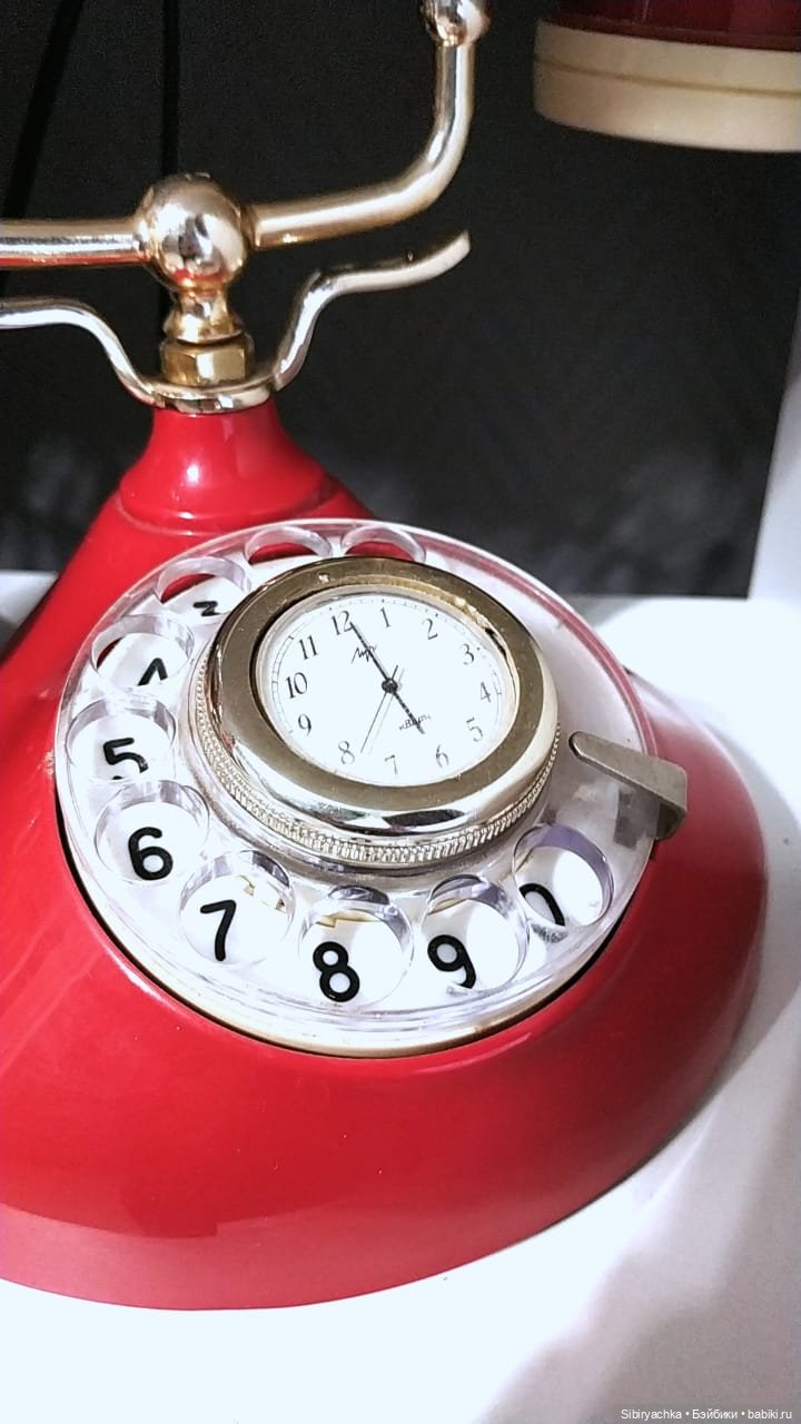 Юляшка на выставке ретротелефонов