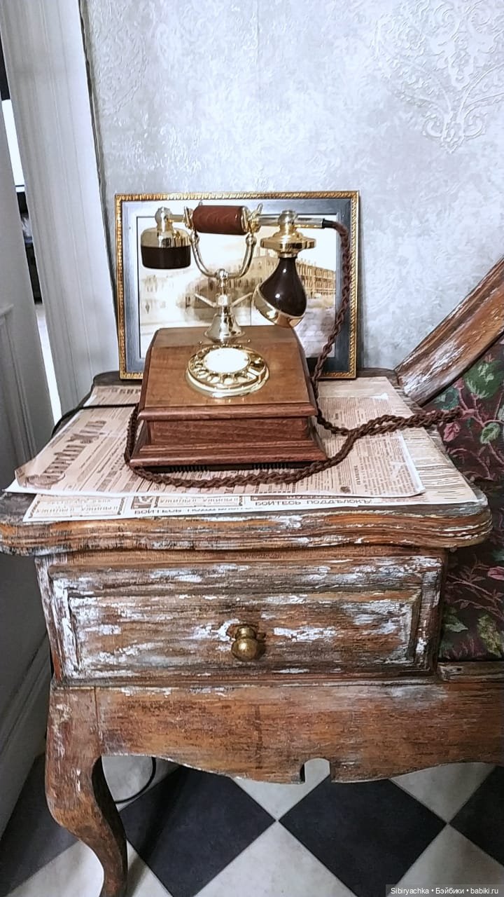 Юляшка на выставке ретротелефонов (фото 3)