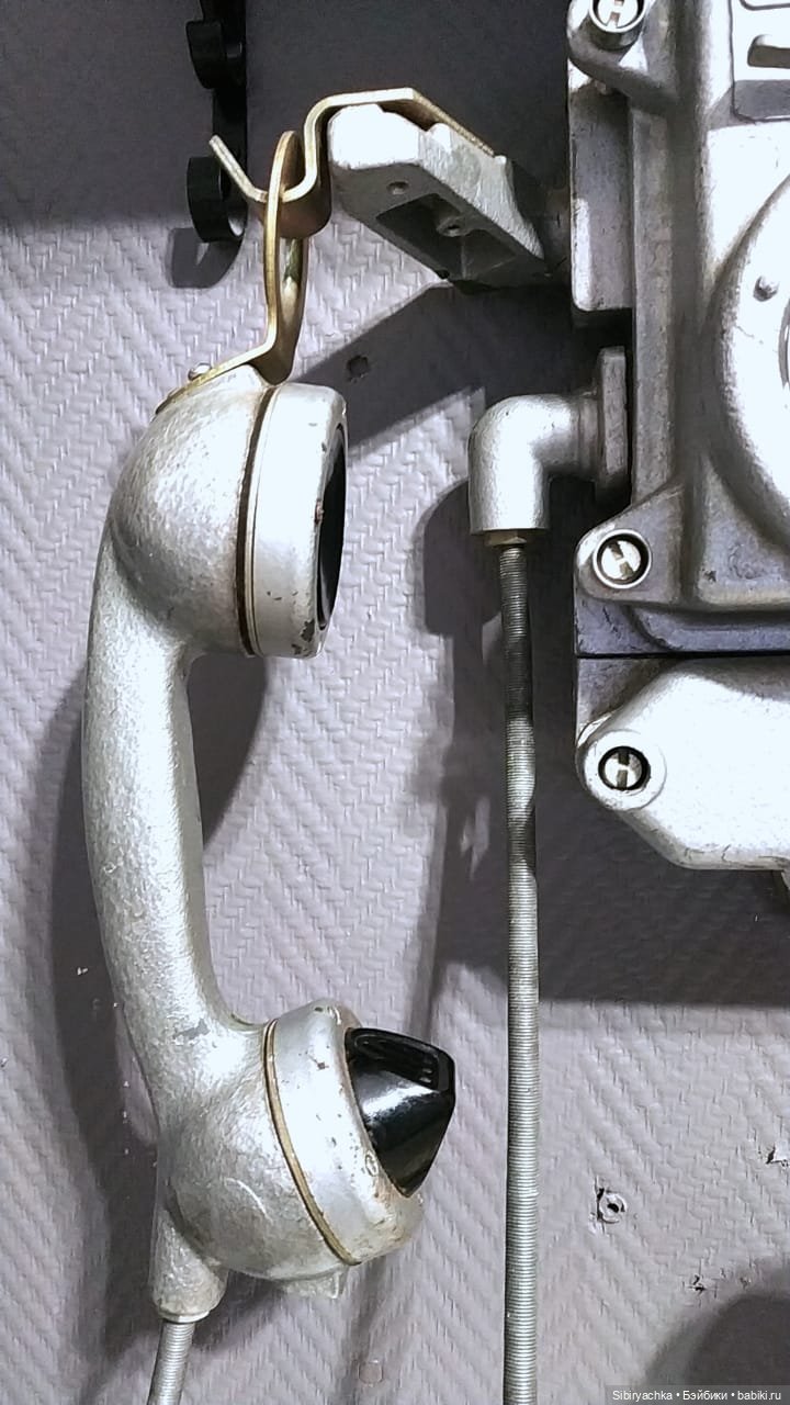 Юляшка на выставке ретротелефонов