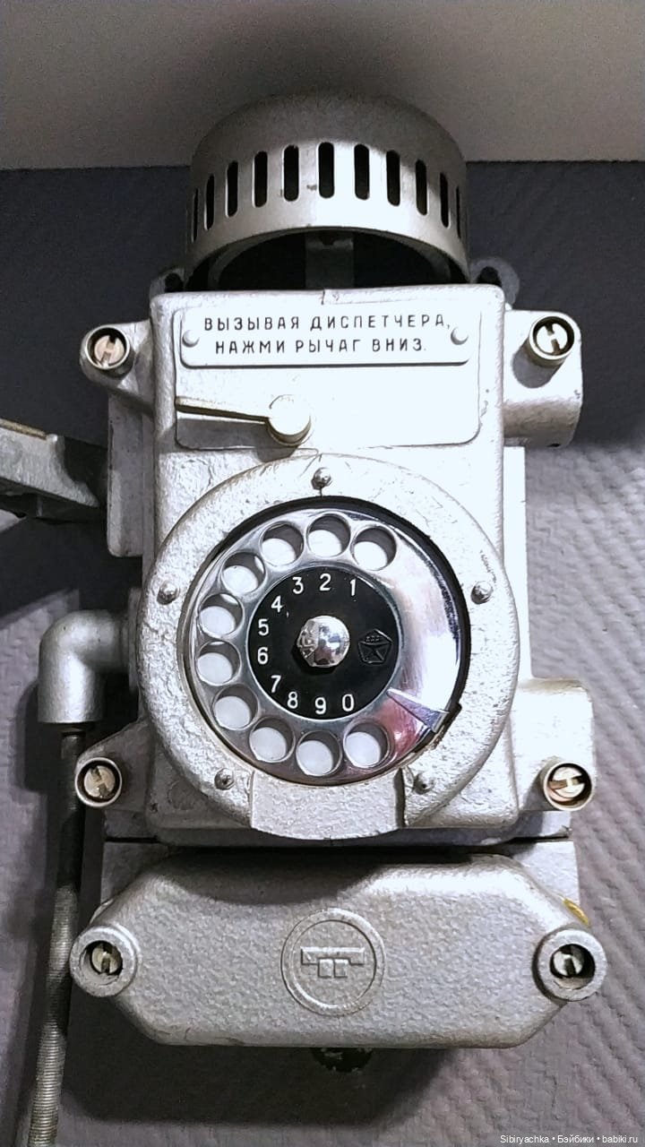 Юляшка на выставке ретротелефонов