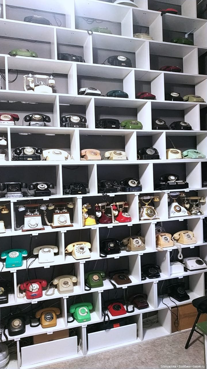 Юляшка на выставке ретротелефонов (фото 10)