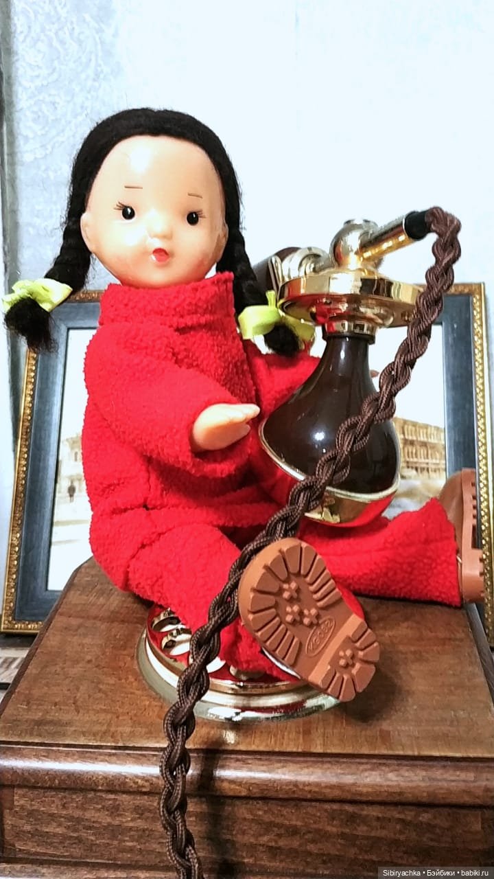 Юляшка на выставке ретротелефонов (фото 8)