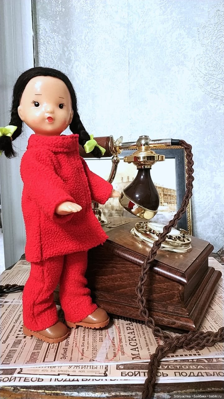 Юляшка на выставке ретротелефонов (фото 5)