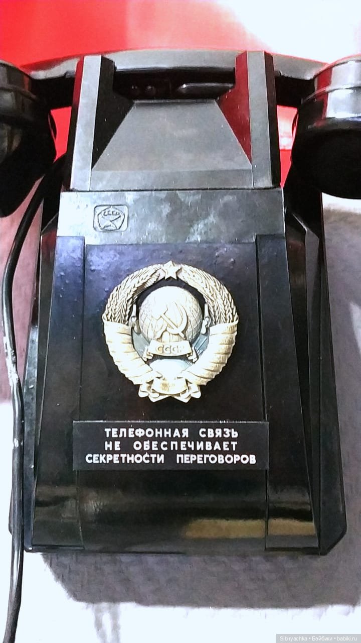 Юляшка на выставке ретротелефонов