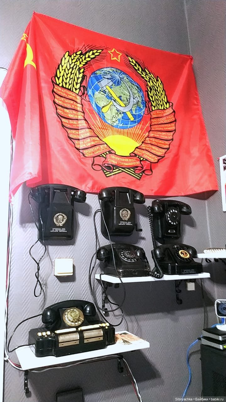 Юляшка на выставке ретротелефонов