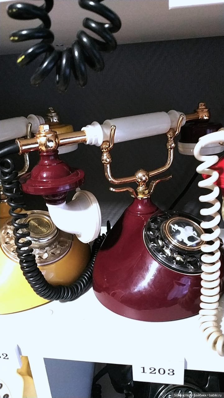 Юляшка на выставке ретротелефонов