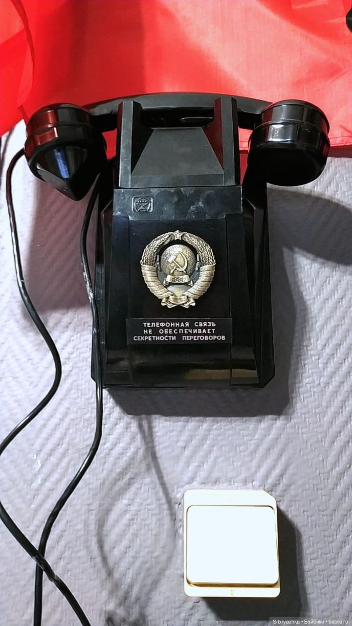 Юляшка на выставке ретротелефонов