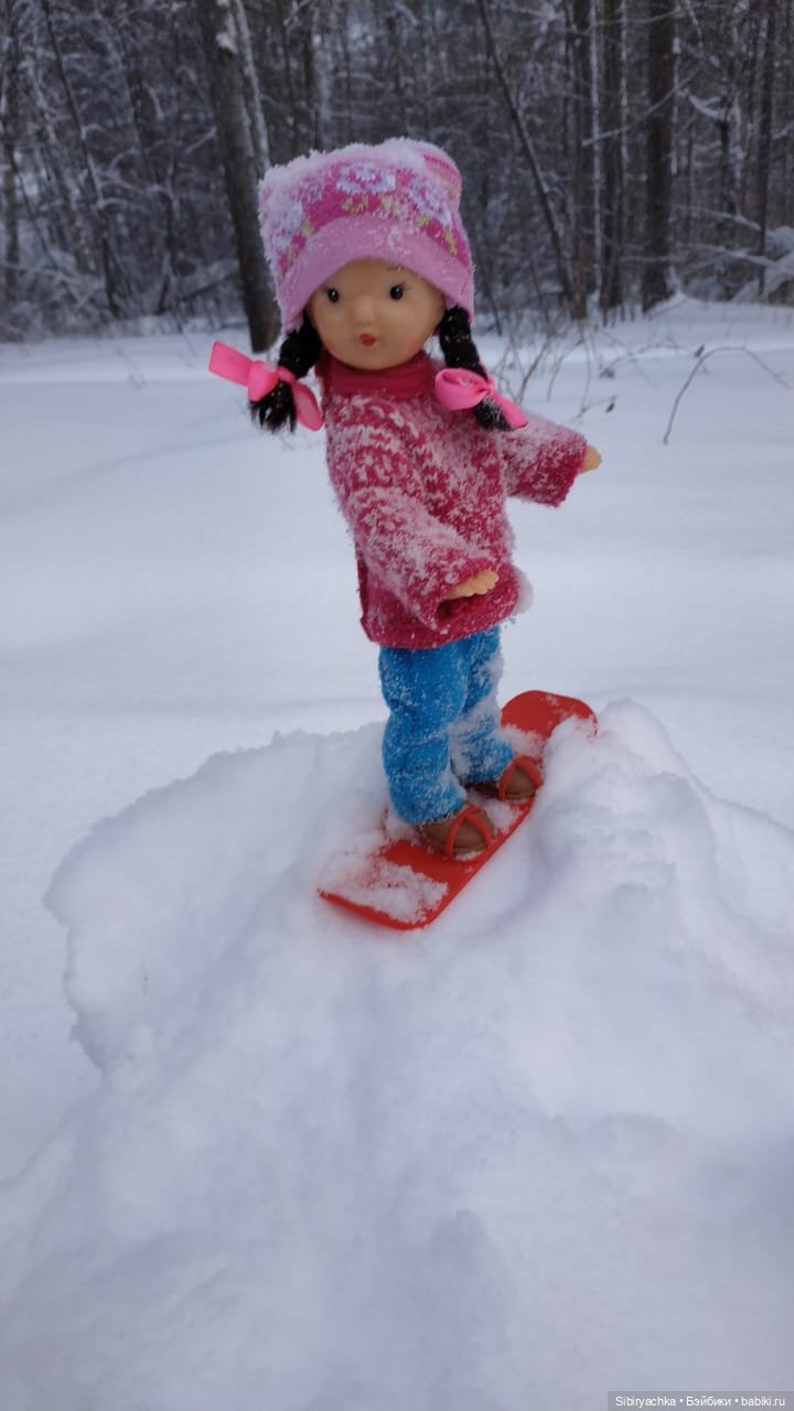 Юляшка продолжает осваивать сноуборд