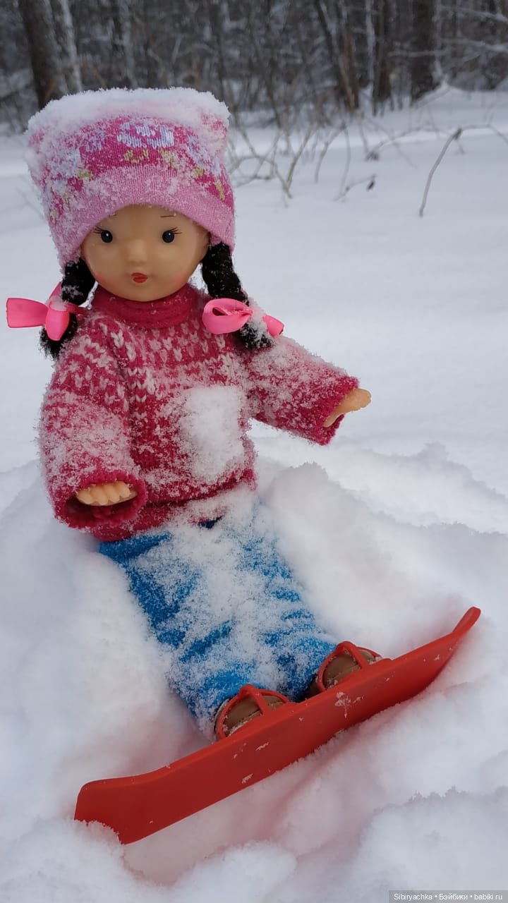 Юляшка продолжает осваивать сноуборд