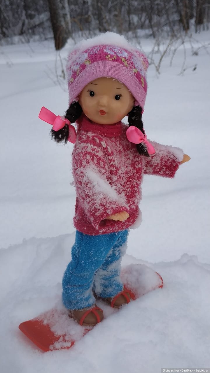 Юляшка продолжает осваивать сноуборд