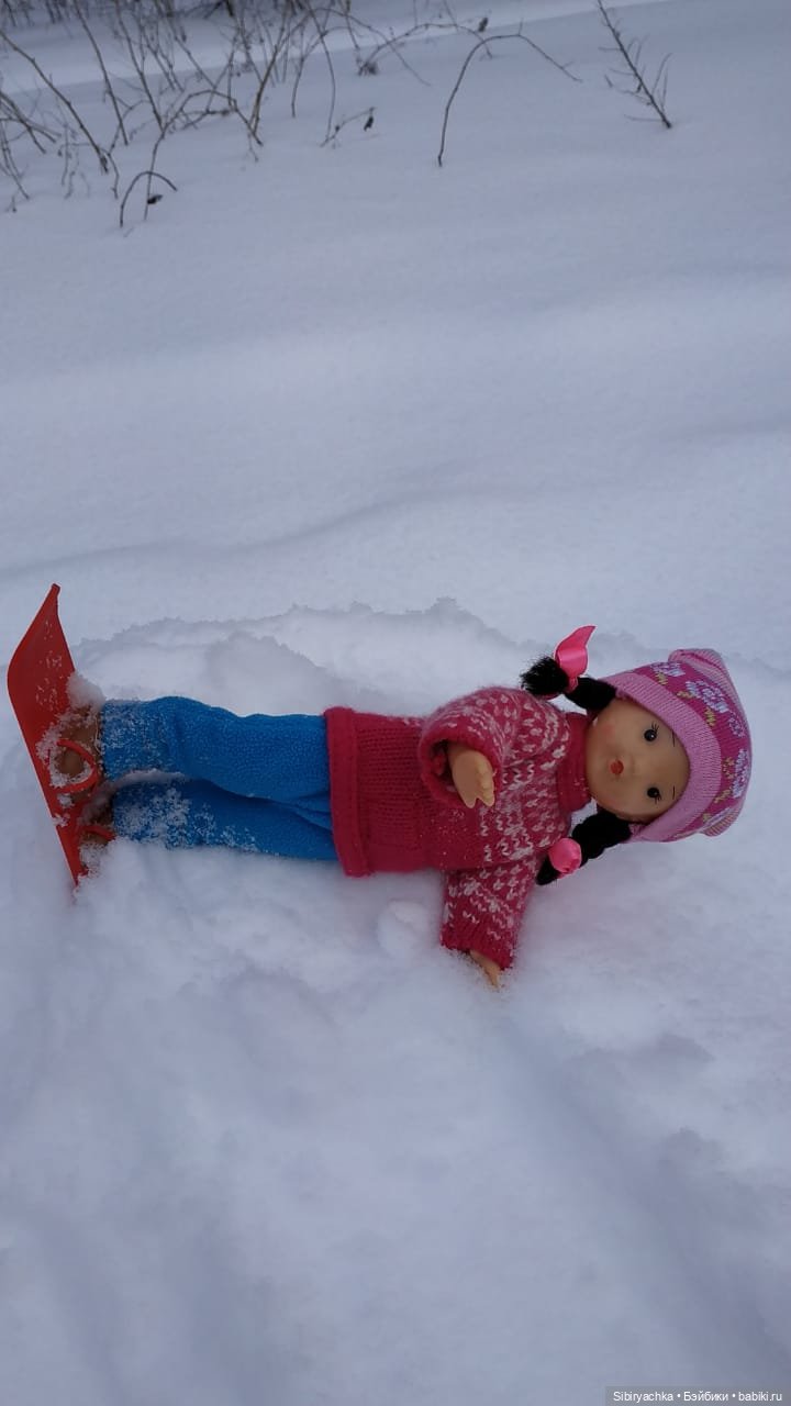 Юляшка продолжает осваивать сноуборд