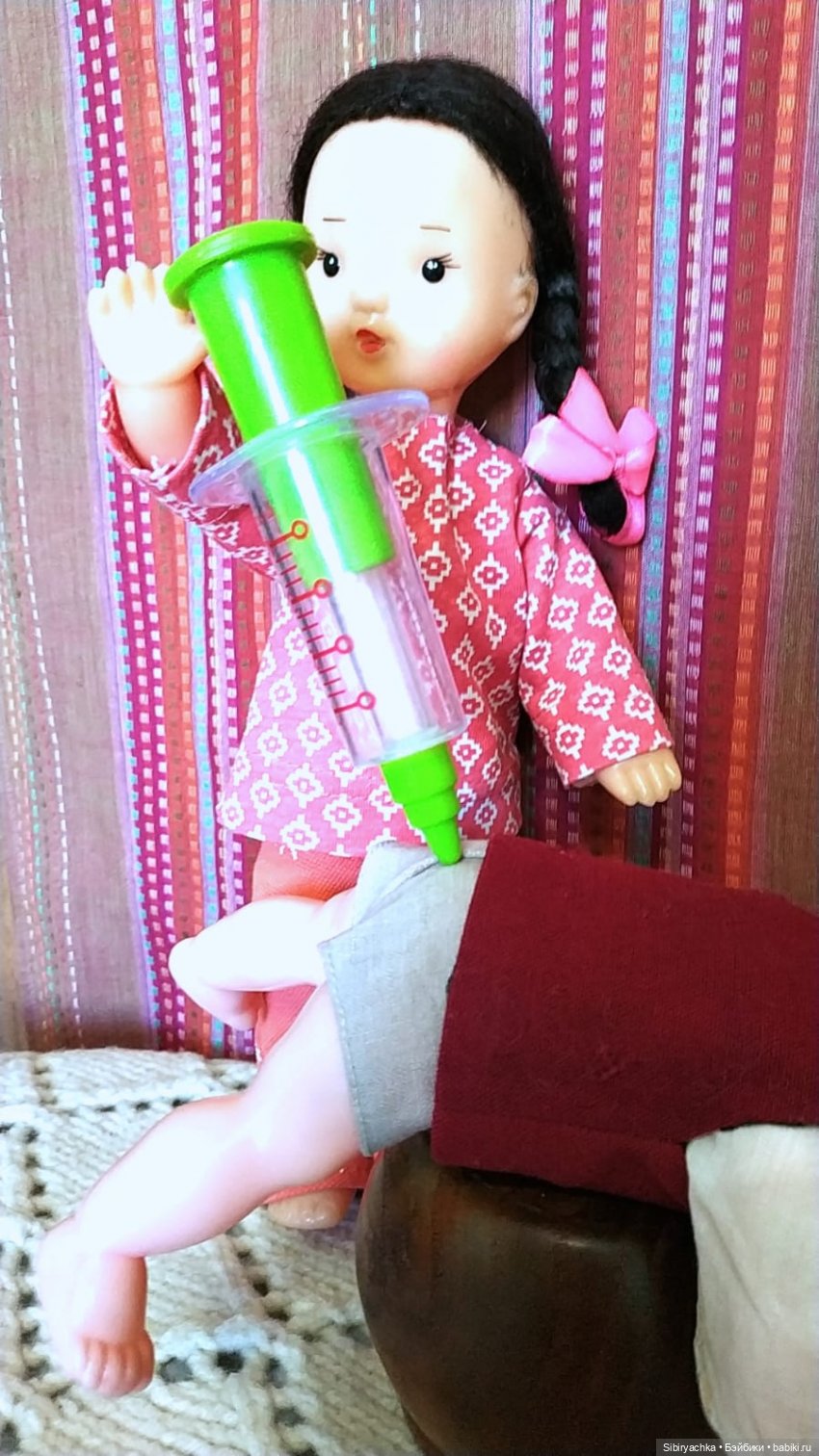 Распаковка чудесной посылочки или Юля и Юри играют в доктора