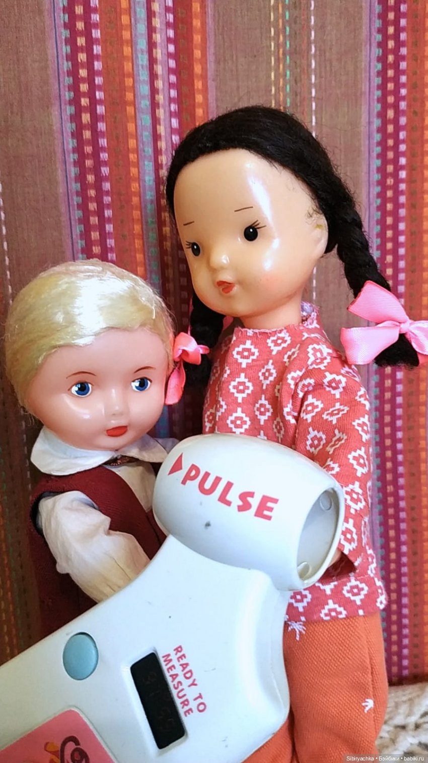 Распаковка чудесной посылочки или Юля и Юри играют в доктора